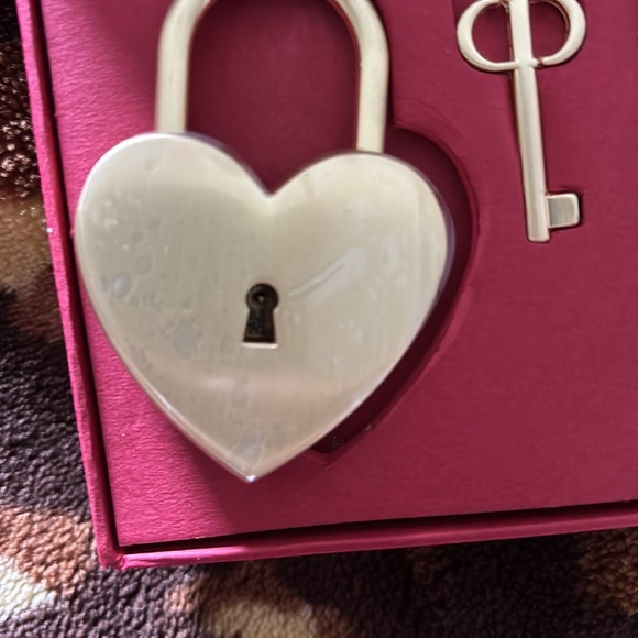 NEW IN BOX Dior Gold Heart Lock & Key Set - Picture 5 of 7